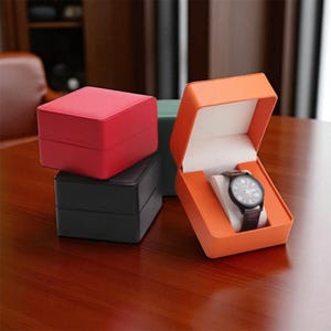 PU Leather Watch Box – Single Watch Display Case for Men – Travel Jewelry Storage Gift – Black Wristwatch Holder