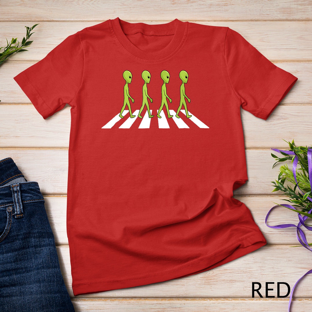 Aliens Crossing and Walking Across Road Funny Alien Gift T-shirt ...