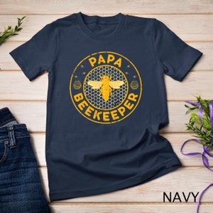 Mens Grandpa Beekeeper, Bee Whisperer Distressed Retro T-Shirt Mens Grandpa Beekeeper, Bee Whisperer Distressed Retro T-Shirt