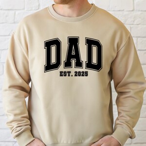 Personalized Dad Est Sweatshirt, Custom Father&#39;s Day Gift Hoodie, New Dad Gift, Cute Father&#39;s Day Gift, Gift for Grandpa, Gift for Husband