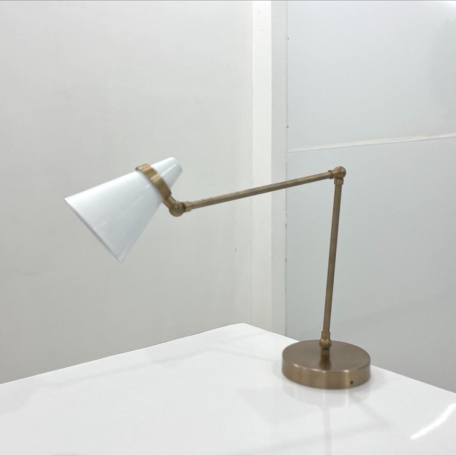 Paire de lampadaires vintage en laiton, design des années 50