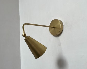 Handgemaakte wandkandelaar van ruw messing: moderne woningverlichting