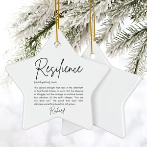 Ornamento in ceramica, decorazione personalizzata per albero di Natale con citazione sulla resilienza, regalo di Natale ispiratore, decorazione con nome personalizzato, ricordo unico immagine 7