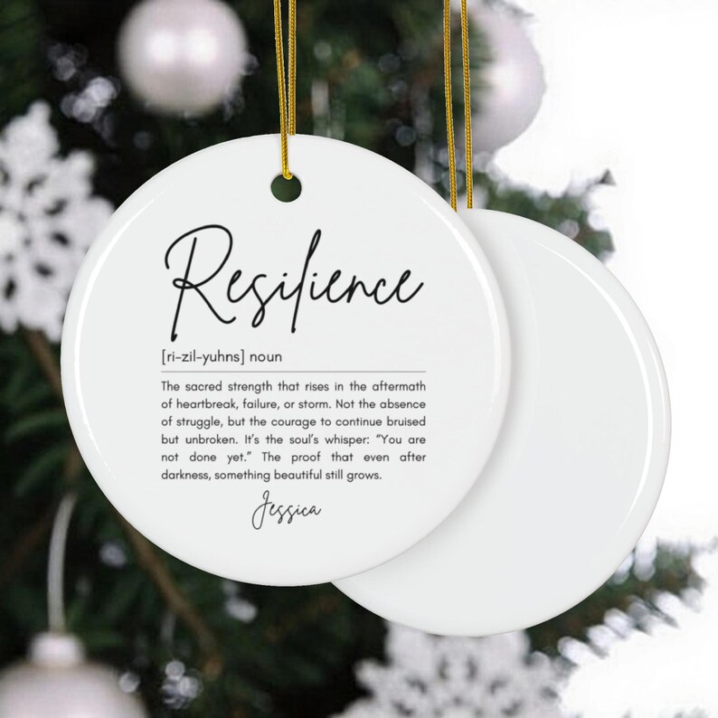 Ornamento in ceramica, decorazione personalizzata per albero di Natale con citazione sulla resilienza, regalo di Natale ispiratore, decorazione con nome personalizzato, ricordo unico immagine 5