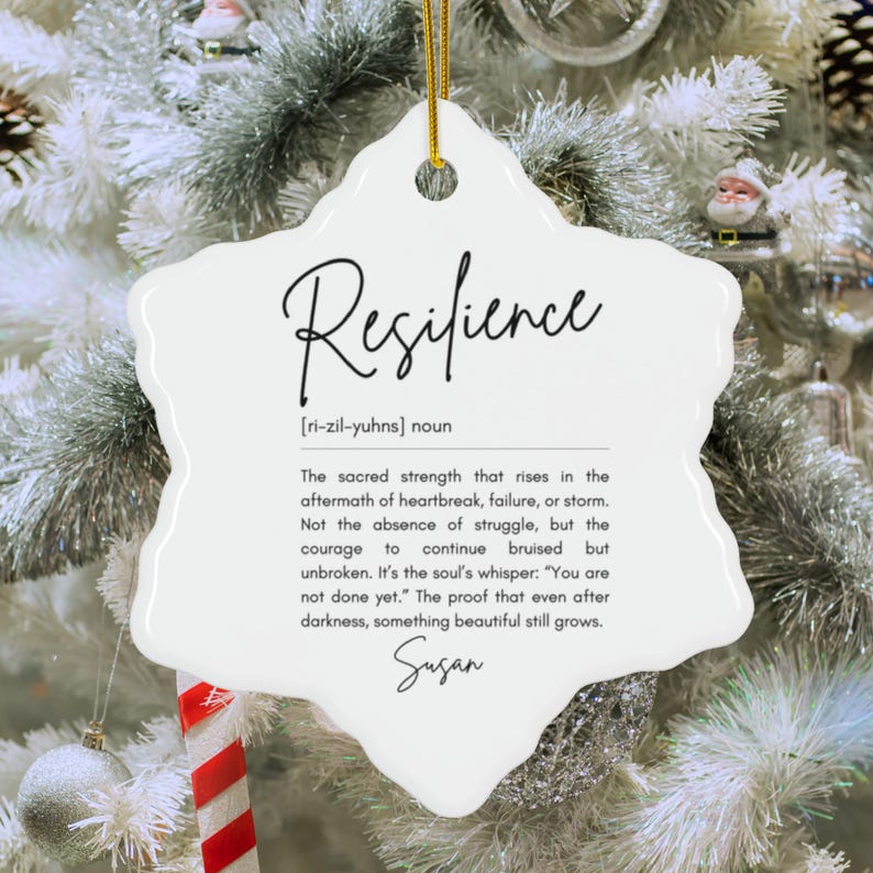 Ornamento in ceramica, decorazione personalizzata per albero di Natale con citazione sulla resilienza, regalo di Natale ispiratore, decorazione con nome personalizzato, ricordo unico immagine 4
