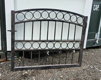 Metal gate