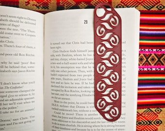 Minimalist Rose Bookmark – Elegant Floral Page Holder – Lightweight Reader Gift – Sant Jordi Day Book Lover Accessory – Subtle Rose Design