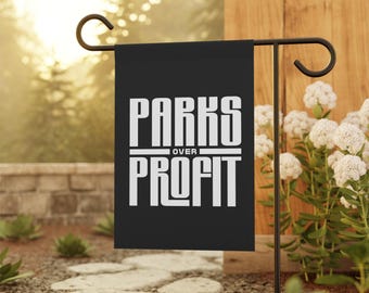 Bandera de jardín "Parques por encima de las ganancias: Protege los parques nacionales" - Decoración para exteriores, bandera de jardín, regalo para amantes de la naturaleza, conservación del medio ambiente