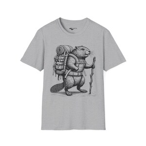 Camiseta gráfica de Castor aventurero: regalo de ropa de senderismo natural imagen 5
