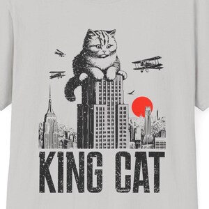 Retro King Cat T-Shirt, Sonnenuntergangskrone, Vintage Katzengrafik