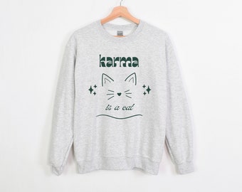 Karma est un sweat-shirt à col rond unisexe Heavy Blend™ pour chat