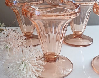 6 blush pink glass ice cream cups. Powder pink fruit bowls, vintage French. Pink glass ice cream bowls. Sundae bowls