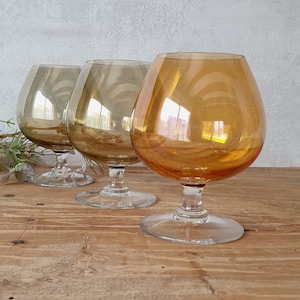 3 Vintage-Cognacgläser aus Frankreich in schillernden, mehrfarbigen Farben, Ballongläser, Verkostungsgläser, Stielgläser.