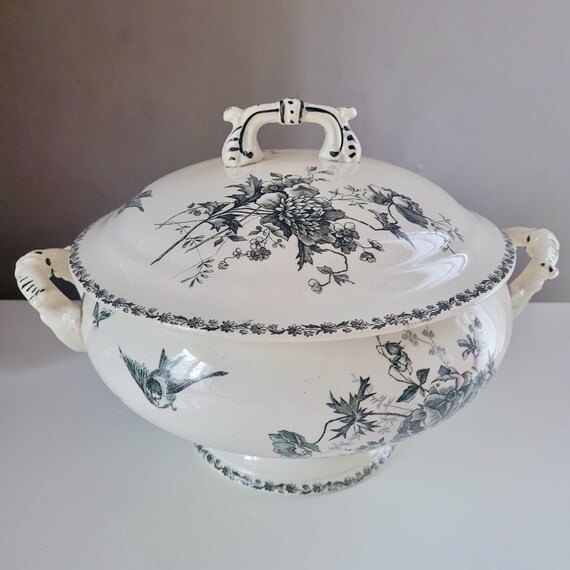 Ancienne Soupière Légumier En Porcelaine Blanche Et Dorure - Motif Floral - Déco