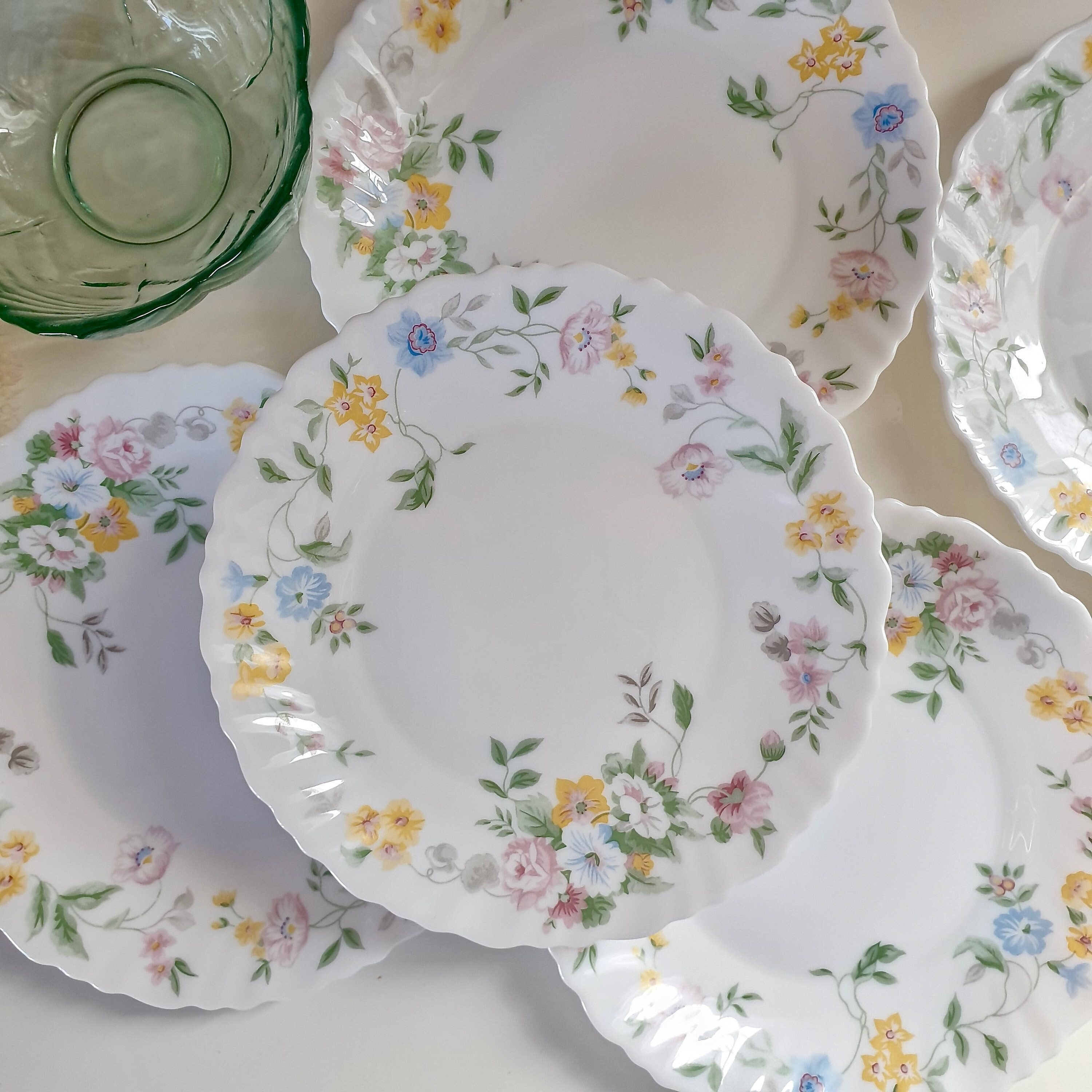 ARCOPAL Set of Plates, Feston Hortense Pattern. Made in France