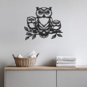 Decorazione da parete in metallo con famiglia di gufi, decorazione da parete con mamma gufo e gufetti, decorazione da parete con tema naturalistico per la cameretta dei bambini, decorazione da parete rustica con animali, idea regalo per la fauna selvatica.