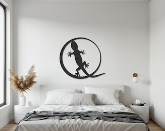 Gecko Lizard Metal Wall Art, Modern Circle Reptile Silhouette Decor, Minimalist Animal Artwork for Kitchen, Patio, or Indoor Spaces