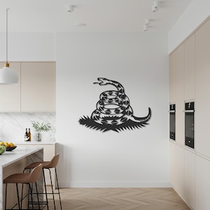 Schlangen-Metallwand-Kunst, Stammes- Schlangen-Design, moderne Reptilien-Wand-Dekor, Tier inspirierte Metall-Skulptur für Wohnzimmer, Büro oder Mannhöhle
