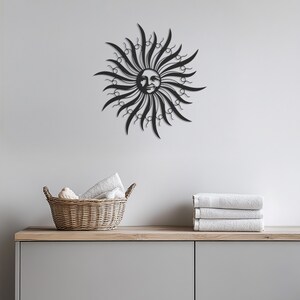 Zonnegezicht metalen muurkunst, mystieke boho zonne-decor voor woonkamer, terras of tuin, hemelse moderne metalen muur hangende kunst, moderne kunst aan de muur