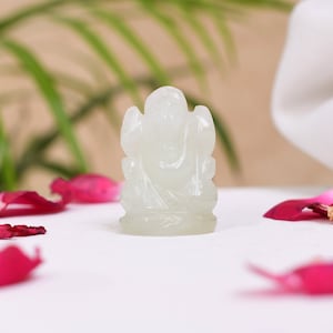 Pietra preziosa naturale avventurina Ganesha, scultura di Lord Ganesh per preghiera, adorazione, meditazione e regalo, scolpita nella pietra preziosa avventurina grezza