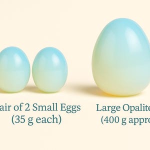 Puede incluir: Tres huevos opalescentes en tonos azules y verdes se muestran sobre un fondo crema. La imagen incluye el texto "Pair of 2 Small Eggs (35 g each)" y "Large Opalite Egg (400 g approx.)".