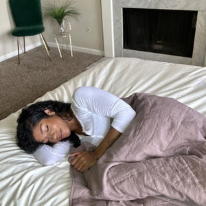 women under weighted blanket