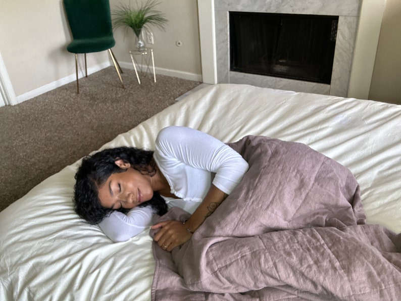 women under weighted blanket
