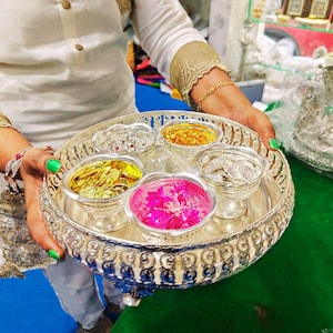 Retourgeschenken-Duits zilver 10 inch Pooja Thali set met 5 kommen voor thuis tempel huwelijkscadeau, puja thali voor thuisdecor kantoorinrichting