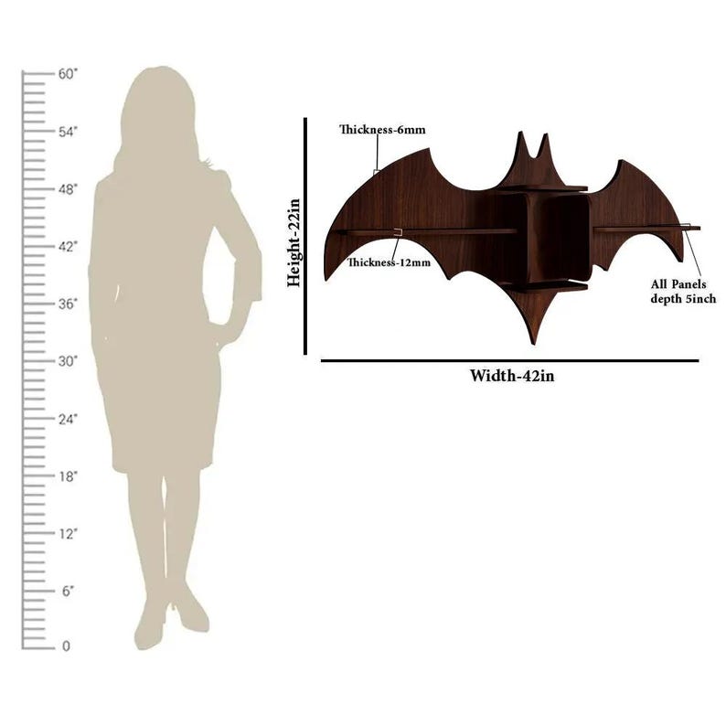 Pu&ograve; includere: Un'unit&agrave; a mensola a forma di pipistrello in legno marrone scuro con cinque mensole. La mensola &egrave; larga 42 pollici, alta 22 pollici e ha una profondit&agrave; di 5 pollici. Le mensole sono spesse 12 mm e i lati sono spessi 6 mm.