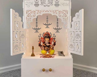 Lotus Tür Pooja Holzstempel mit LED-Licht & Regal - Weiß Finish, mit abnehmbaren Beinen