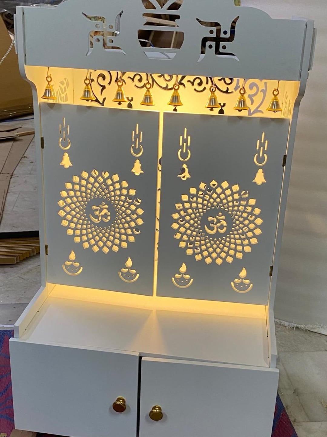 Temple En Bois Pour Maison Pooja Avec LED - Blanc - Fait Main - Inde