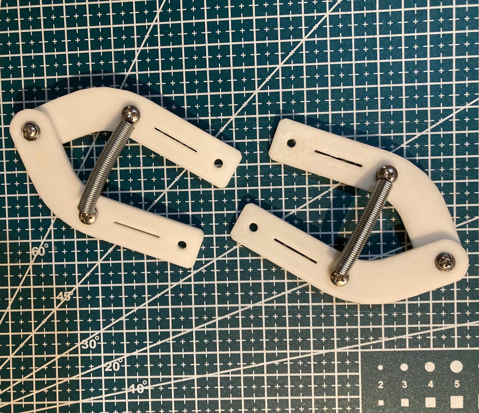 3D Printed V-hinges for Masks, Fursuit Furry Heads, Cosplay [europe] - Etsy