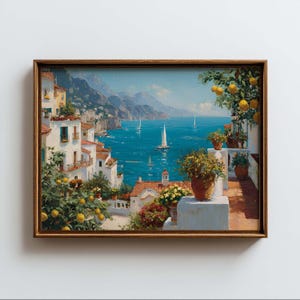 Può includere: Dipinto incorniciato raffigurante una scena costiera italiana. Edifici bianchi con tetti di tegole rosse si affacciano su un mare turchese punteggiato di barche a vela. Limoni e piante in vaso aggiungono colore. Il dipinto è in una cornice di legno marrone.