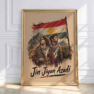 Könnte beinhalten: Ein gerahmter Kunstdruck mit einer Aquarell-Illustration einer Person und einer Begleitperson vor einem Gebirge und einer Flagge in Rot, Weiß, Grün mit einer gelben Sonne. Der Text Jin Jiyan Azadi ist unten in schwarzer Schrift gedruckt.