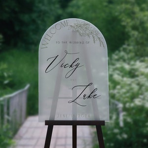 Arched Welcome Wedding Sign, Minimalist Wedding Welcome Sign, Welcome Wedding Sign, Frosted Acrylic Wedding Sign, Acrylic Wedding Sign