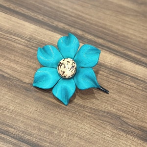 Pinza flor de cuero azul artesana para el pelo piel natural cabello bosque prendedor pasador horquilla clip naturaleza imagen 6