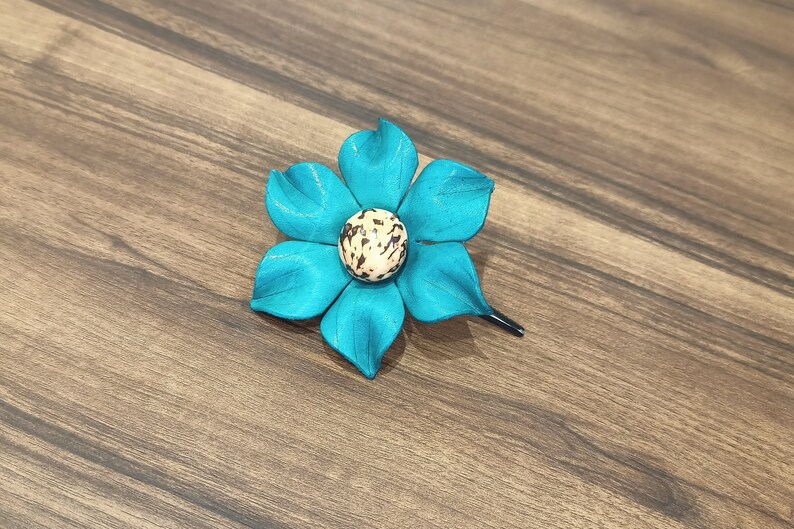 Pinza flor de cuero azul artesana para el pelo piel natural cabello bosque prendedor pasador horquilla clip naturaleza imagen 6