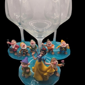 Snow White Themed Wine Glass, Princess Glassware, Disney Snow White Wine Glasses, Dwarfs Glass Set, Princess-themed Glassware, Disney Lover