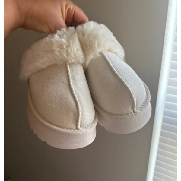 Winter Warm Plush Home Slippers Indoor Fur Slippers Women Christmas Cotton Shoes Comfy Non-Slip Bedroom Fuzzy House Shoes Women Couple