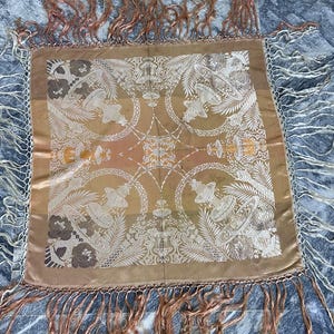 Vinatge Brocade weave temple shawal silk Taj mehal  wearing shawal Decor 90 x 85 cm Same As Picture Sale