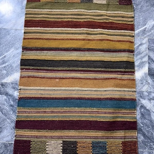 Alfombra sueca vintage de tejido plano Suzni, alfombra tradicional tejida a mano con figuras Kilim, regalo para ella, 90 x 60 cm, igual que la imagen