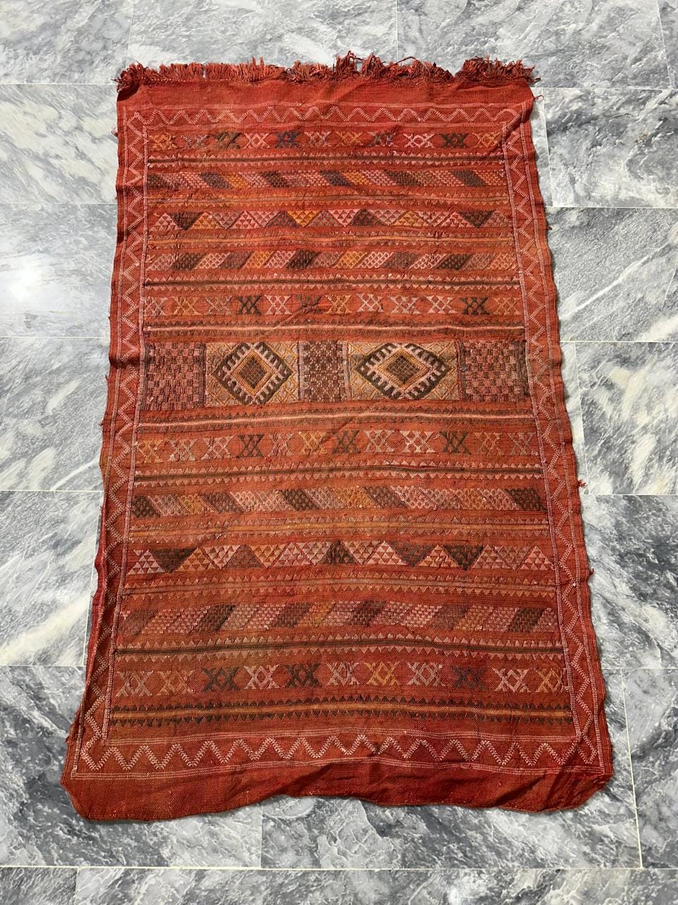 Beautiful Berber Style Morrocan Silk  Vinatge Kilim Rug- For Home Bedroom Decor Advant calendar 140 x 85 cm For Sale