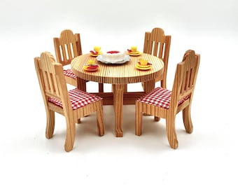 Tavolo da cucina originale in legno di pino Lundby, quattro sedie e accessori - Articolo per casa delle bambole