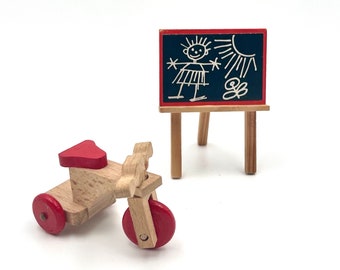 Triciclo infantil original Lundby com quadro-negro. - Item para casa de bonecas