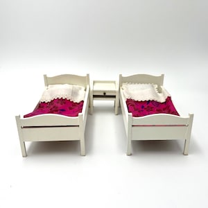 Lundby flower bedset and whitepainted wood bedroom set - Dollhouse item