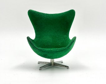 Miniature Lundby/Brio dollhouse green Iconic chair famous Danish designer