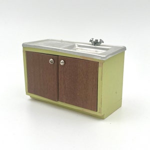 Lundby オリジナルの 1960 年代のグリーンとチークのキッチンセクション。***希少*** - ドールハウスアイテム
