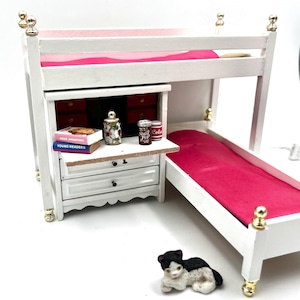 Lundby original white and pink bunkbed bedroom set from 1980’s - with gold knobs.- Dollhouse item