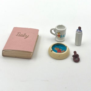 Lundby vintage baby assecories and book image 1