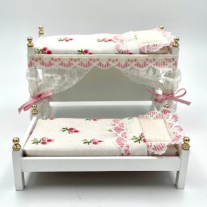 Lundby original white and pink princess bunkbed bedroom set from 1980’s - with beautiful laces and gold knobs.- Dollhouse item